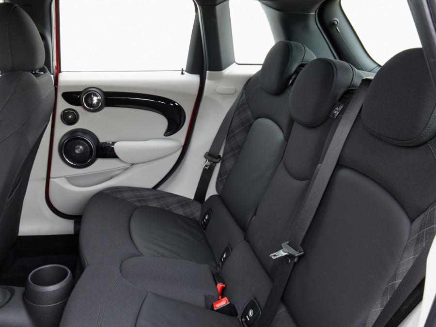  Mini Cooper S 5-Door 2014 года  (UK) (фото 27 из 35)